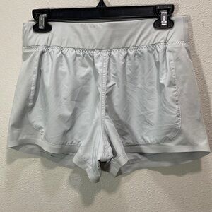 Athleta go the distance short in light gray‎